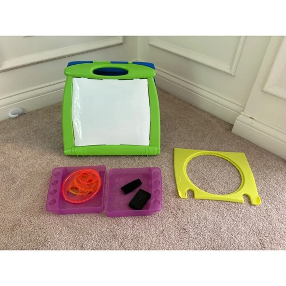 Crayola Easel‎ Art Case Board with Stencils Stamps Activity Travel Kids